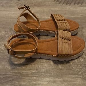 COPY - Like new Bearpaw ankle strap sandals size 9
